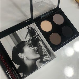 Mac limited edition eye shadow palette